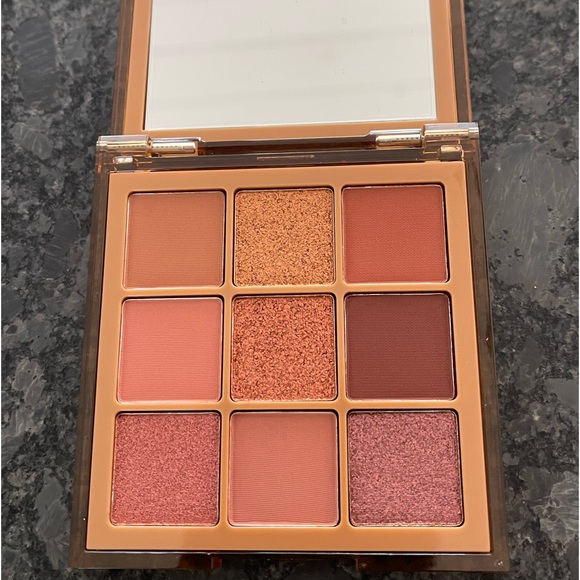 Huda Beauty Medium Nude Obsessions Eyeshadow Palette - Picture 7 of 11